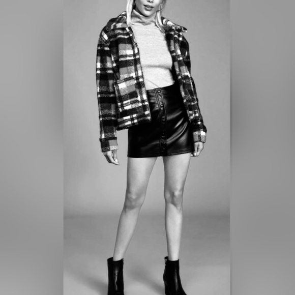 Lulu’s Olive Green vegan leather skirt Size L NWOT - Picture 6 of 13